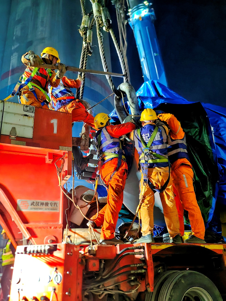 星光奮進(jìn)路 方圓紅旗耀 ——弘旭公司十二月攻堅(jiān)紀(jì)實(shí)(圖4) 星光奮進(jìn)路 方圓紅旗耀 ——弘旭公司十二月攻堅(jiān)紀(jì)實(shí)(圖4)